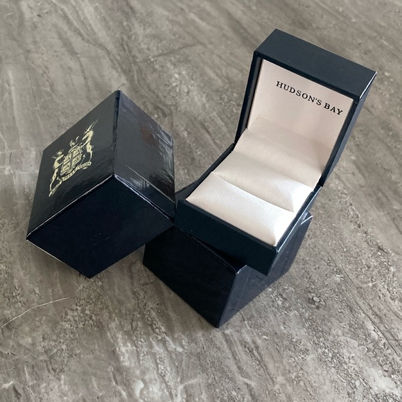 Hudson’s Bay Authentic Ring Empty Jewelry Box, Black - Picture 1 of 4